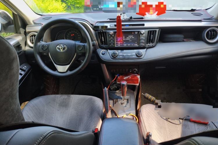 Used Toyota RAV4 2016 2.0L CVT Two-Wheel Drive Fashion Edition China V Standard Center Console