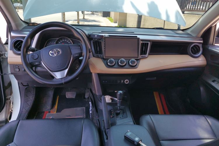 Used Toyota RAV4 2016 2.0L CVT Two-Wheel Drive Urban Edition China V Standard Center Console