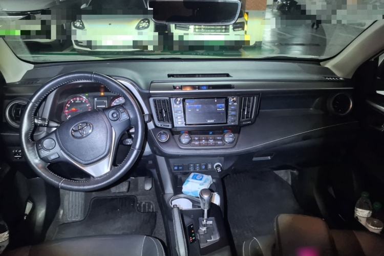 Used Toyota RAV4 2016 2.0L CVT Two-Wheel Drive Smart Edition China V Standard Center Console