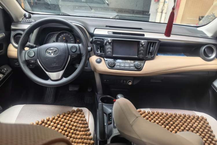 Used Toyota RAV4 2016 2.0L CVT Two-Wheel Drive Fashion Edition China V Standard Center Console