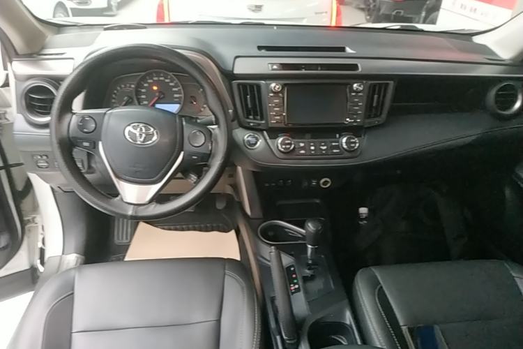 Used Toyota RAV4 2016 2.0L CVT Two-Wheel Drive Fashion Edition China V Standard Center Console