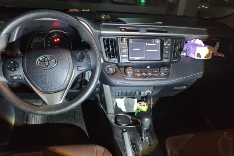 Used Toyota RAV4 2016 2.0L CVT Two-Wheel Drive Fashion Edition China V Standard Center Console