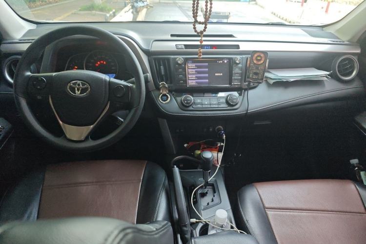 Used Toyota RAV4 2016 2.0L CVT Two-Wheel Drive Fashion Edition China V Standard Center Console