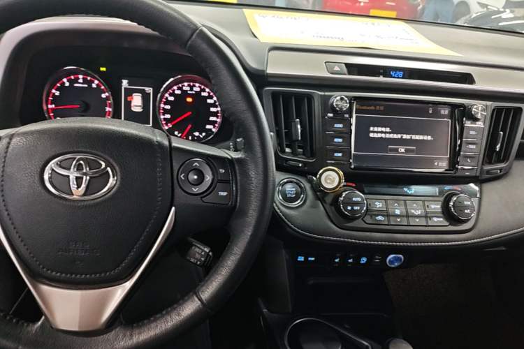 Used Toyota RAV4 2016 2.0L CVT Two-Wheel Drive Smart Edition China V Standard Center Console