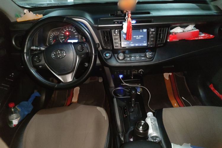 Used Toyota RAV4 2016 2.0L CVT Two-Wheel Drive Comfort Edition China V Standard Center Console