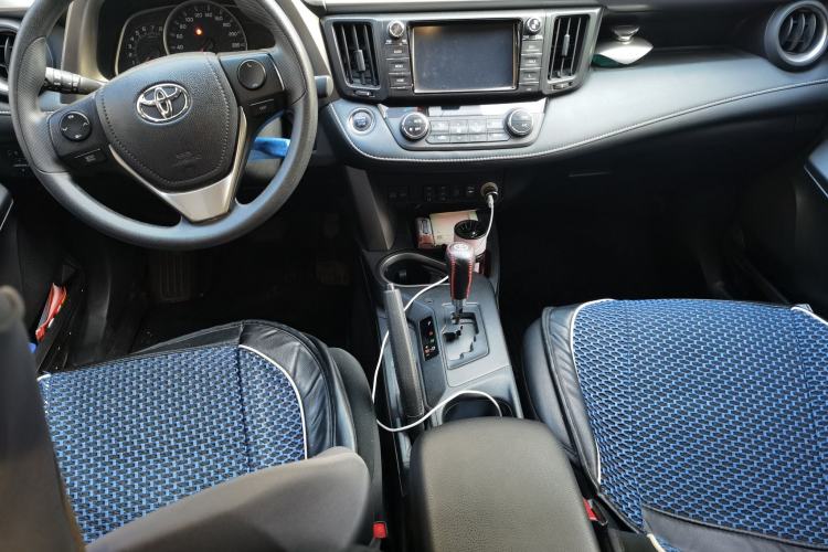 Used Toyota RAV4 2016 2.0L CVT Two-Wheel Drive Fashion Edition China V Standard Center Console