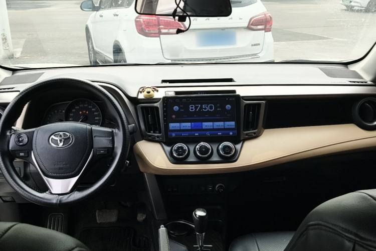 Used Toyota RAV4 2016 2.0L CVT Two-Wheel Drive Urban Edition China V Standard Center Console