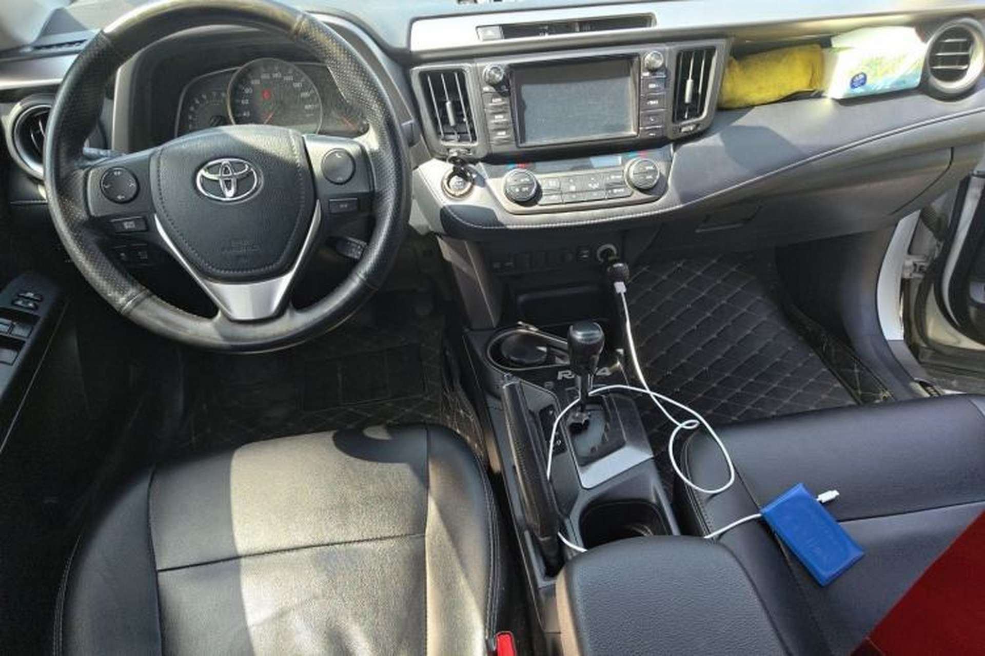 Used Toyota RAV4 2016 2.0L CVT Two-Wheel Drive Fashion Edition China V Standard Center Console