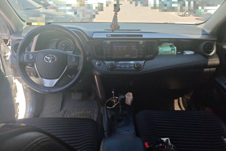 Used Toyota RAV4 2016 2.0L CVT Two-Wheel Drive Fashion Edition China V Standard Center Console