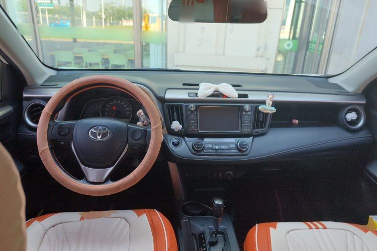 Used Toyota RAV4 2016 2.0L CVT Two-Wheel Drive Fashion Edition China V Standard Center Console