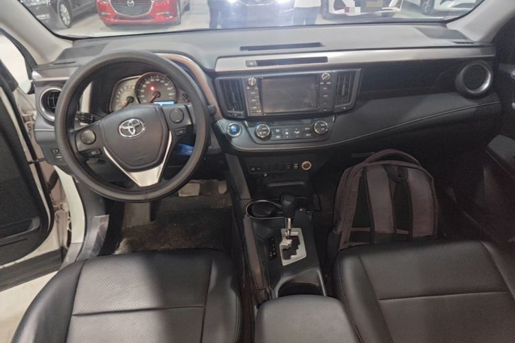 Used Toyota RAV4 2016 2.0L CVT Two-Wheel Drive Fashion Edition China V Standard Center Console