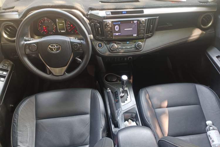 Used Toyota RAV4 2016 2.0L CVT Two-Wheel Drive Smart Edition China V Standard Center Console