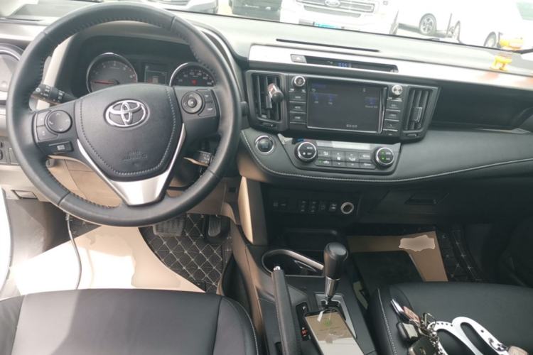 Used Toyota RAV4 2016 2.0L CVT Two-Wheel Drive Smart Edition China V Standard Center Console