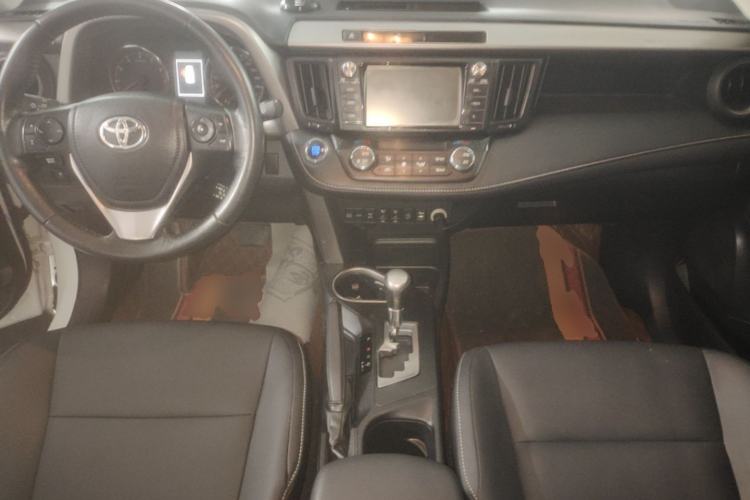 Used Toyota RAV4 2016 2.5L Automatic 4x4 Elite Edition Center Console