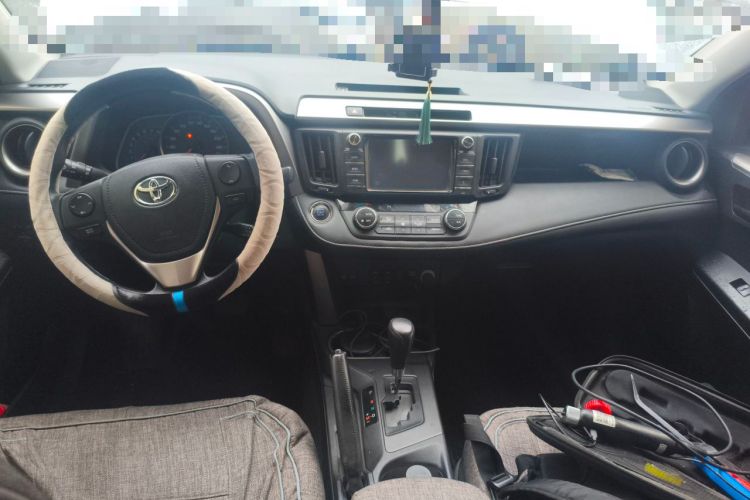 Used Toyota RAV4 2016 2.0L CVT Two-Wheel Drive Comfort Edition China V Standard Center Console