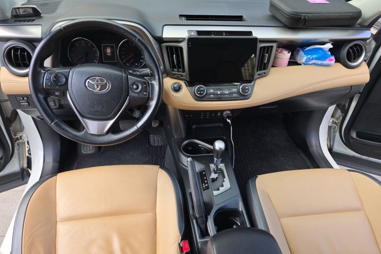 Used Toyota RAV4 2016 2.0L CVT Two-Wheel Drive Smart Edition China V Standard Center Console