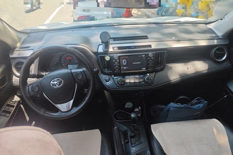 Used Toyota RAV4 2016 2.0L CVT Two-Wheel Drive Fashion Edition China V Standard Center Console
