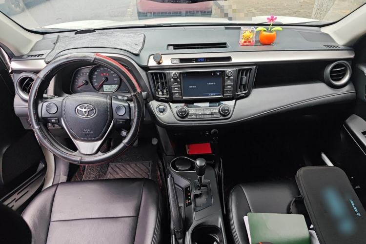 Used Toyota RAV4 2016 2.0L CVT Two-Wheel Drive Fashion Edition China V Standard Center Console