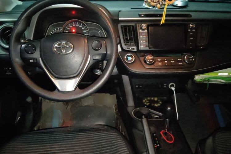 Used Toyota RAV4 2016 2.0L CVT Two-Wheel Drive Fashion Edition China V Standard Center Console