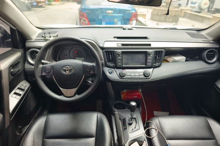 Used Toyota RAV4 2016 2.0L CVT Two-Wheel Drive Fashion Edition China V Standard Center Console