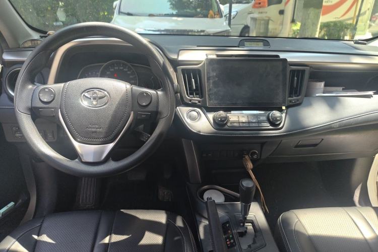 Used Toyota RAV4 2016 2.0L CVT Two-Wheel Drive Fashion Edition China V Standard Center Console
