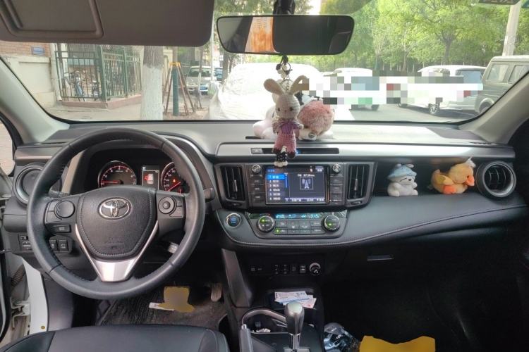 Used Toyota RAV4 2016 2.0L CVT Two-Wheel Drive Smart Edition China V Standard Center Console