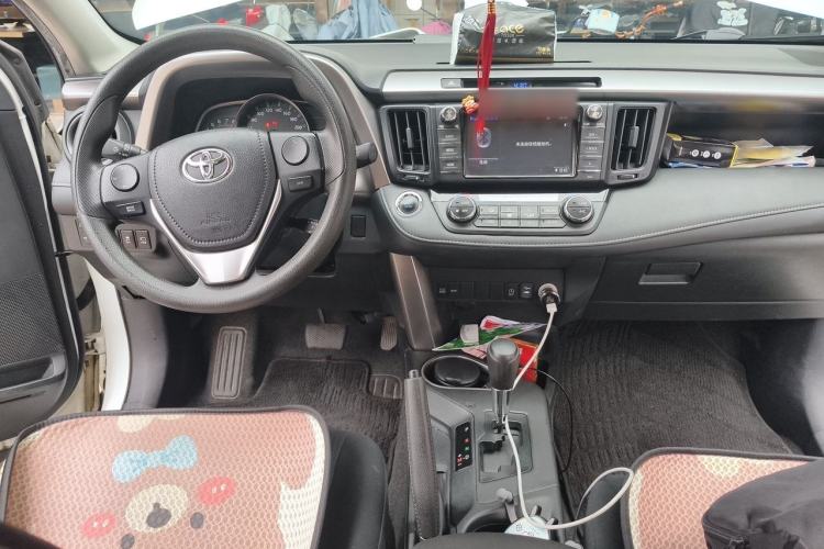 Used Toyota RAV4 2016 2.0L CVT Two-Wheel Drive Fashion Edition China V Standard Center Console
