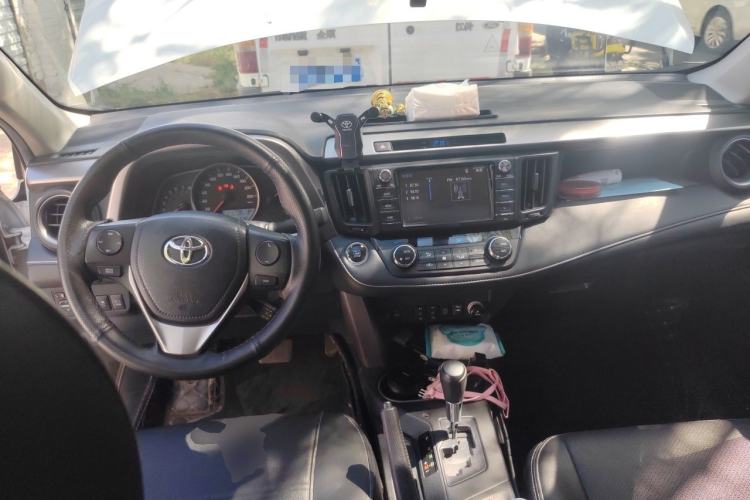 Used Toyota RAV4 2016 2.0L CVT Two-Wheel Drive Comfort Edition China V Standard Center Console