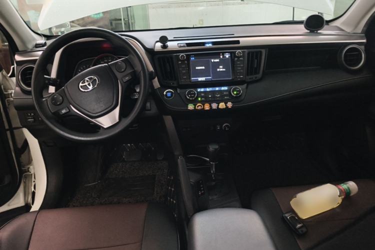 Used Toyota RAV4 2016 2.0L CVT Two-Wheel Drive Fashion Edition China V Standard Center Console