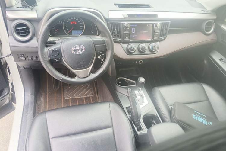 Used Toyota RAV4 2016 2.0L CVT Two-Wheel Drive Urban Edition China V Standard Center Console