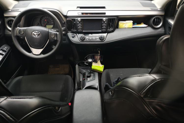 Used Toyota RAV4 2016 2.0L CVT Two-Wheel Drive Fashion Edition China V Standard Center Console