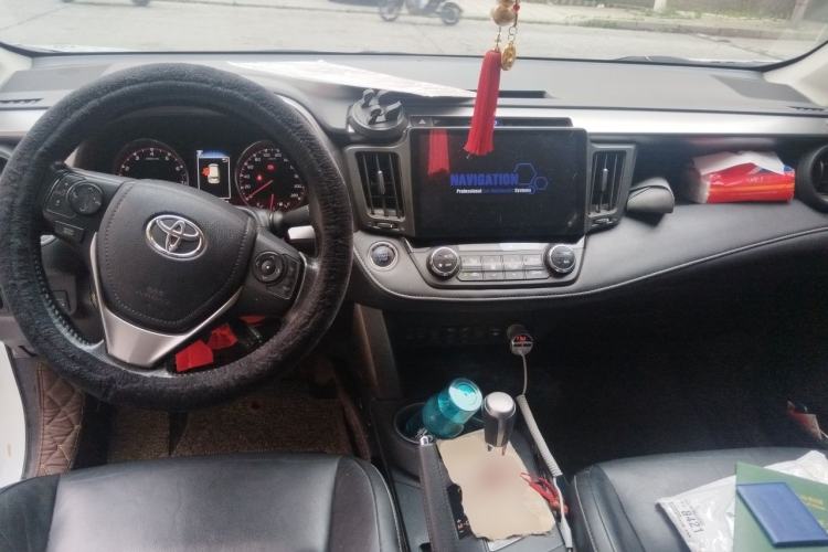 Used Toyota RAV4 2016 2.0L CVT 4x4 New Edition China V Standard Center Console