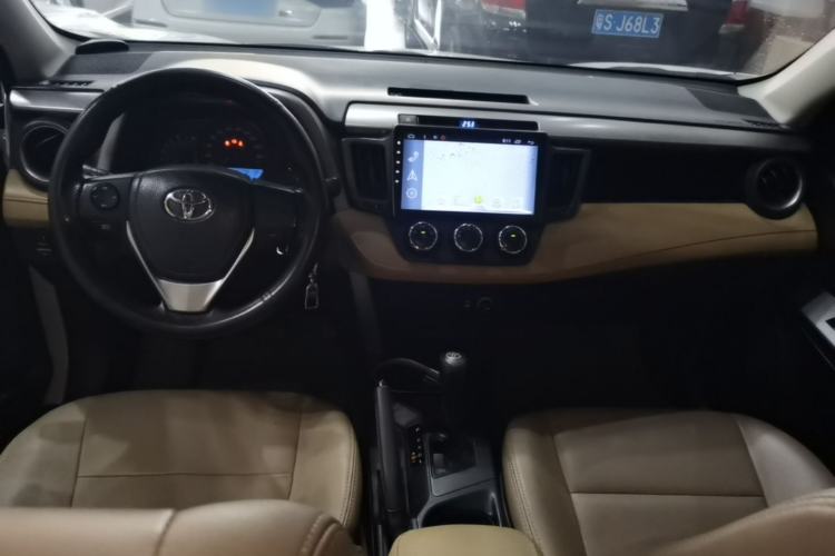 Used Toyota RAV4 2016 2.0L CVT Two-Wheel Drive Urban Edition China V Standard Center Console