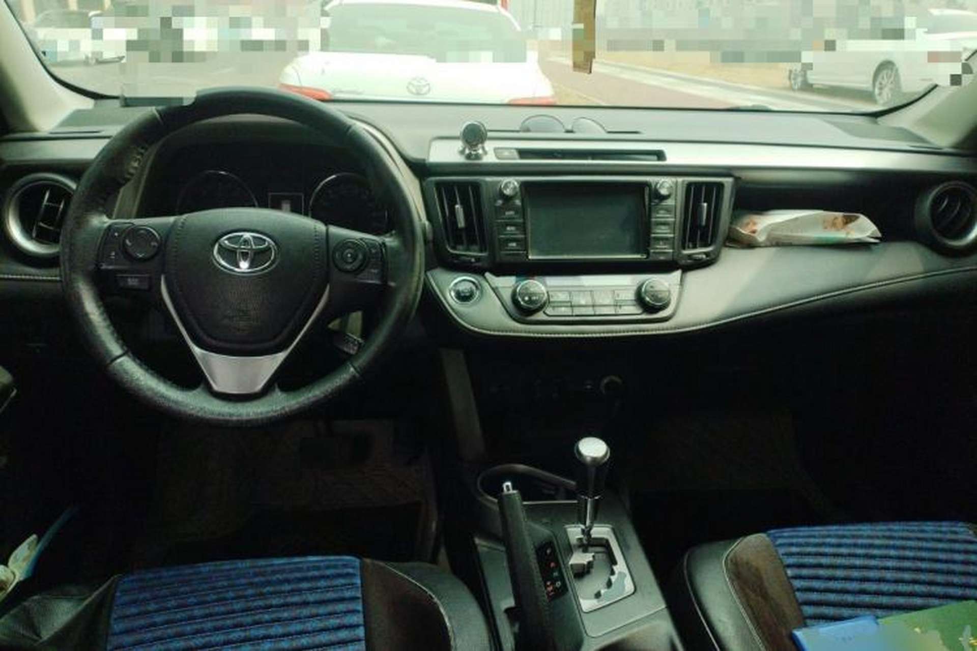 Used Toyota RAV4 2016 2.0L CVT Two-Wheel Drive Smart Edition China V Standard Center Console
