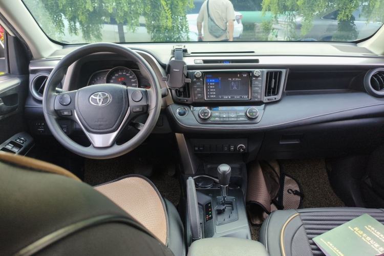 Used Toyota RAV4 2016 2.0L CVT Two-Wheel Drive Fashion Edition China V Standard Center Console