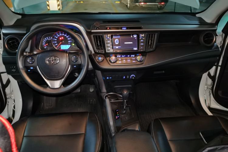 Used Toyota RAV4 2016 2.0L CVT Two-Wheel Drive Fashion Edition China V Standard Center Console