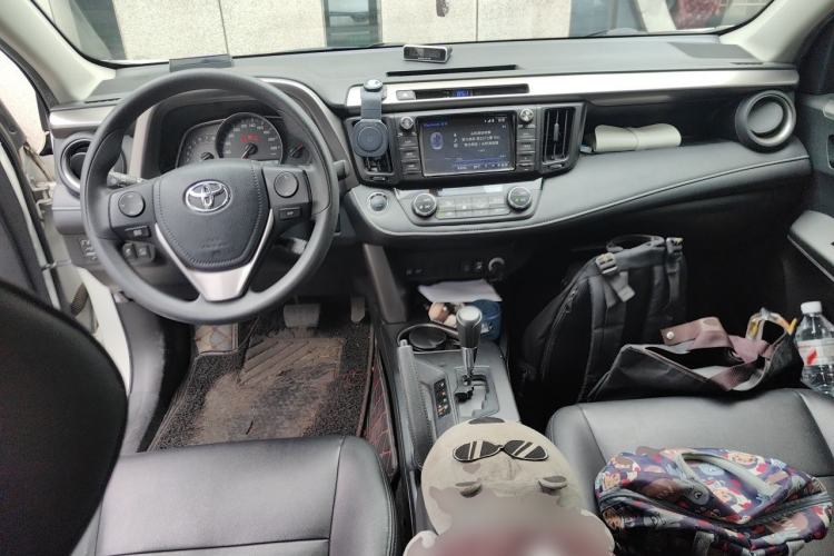 Used Toyota RAV4 2016 2.0L CVT Two-Wheel Drive Fashion Edition China V Standard Center Console