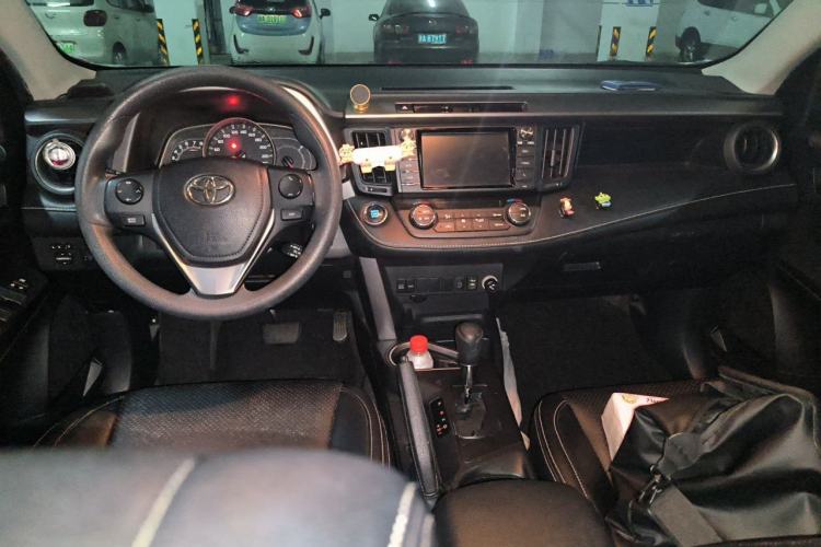 Used Toyota RAV4 2016 2.0L CVT Two-Wheel Drive Fashion Edition China V Standard Center Console