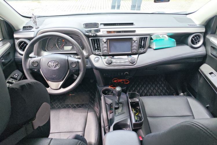 Used Toyota RAV4 2016 2.0L CVT Two-Wheel Drive Fashion Edition China V Standard Center Console