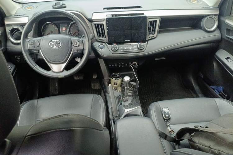 Used Toyota RAV4 2016 2.5L Automatic 4x4 Prestige Edition Center Console