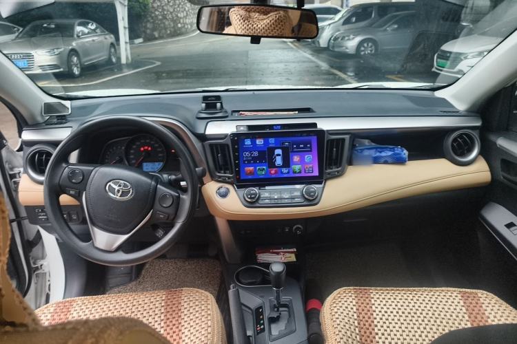 Used Toyota RAV4 2016 2.0L CVT Two-Wheel Drive Fashion Edition China V Standard Center Console