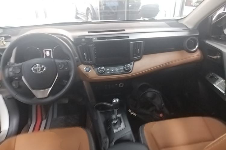 Used Toyota RAV4 2016 2.0L CVT Two-Wheel Drive Smart Edition China V Standard Center Console