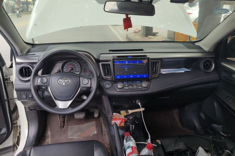 Used Toyota RAV4 2016 2.0L CVT Two-Wheel Drive Fashion Edition China V Standard Center Console