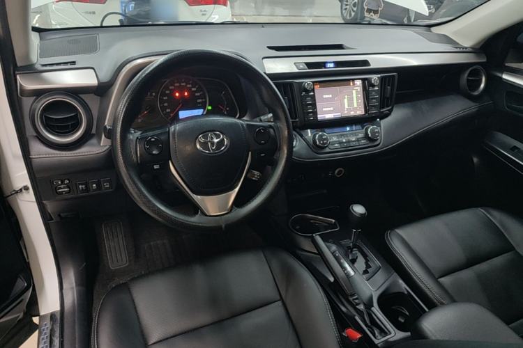Used Toyota RAV4 2016 2.0L CVT Two-Wheel Drive Fashion Edition China V Standard Center Console