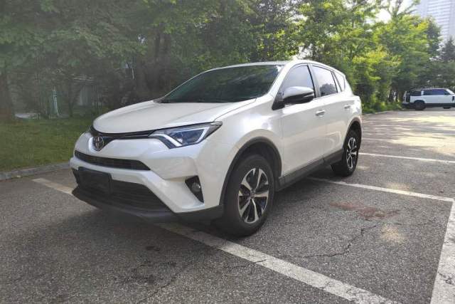 Used Toyota RAV4 2016 2.0L CVT Two-Wheel Drive Fashion Edition China V Standard