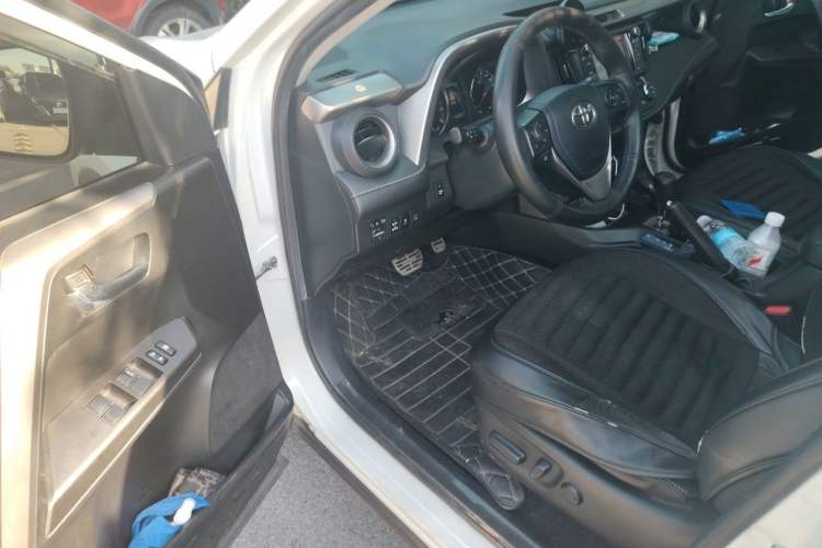 Used Toyota RAV4 2016 2.0L CVT 4x4 New Edition China V Standard Driver Seat