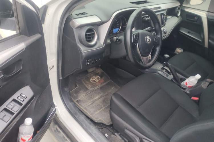 Used Toyota RAV4 2016 2.0L CVT Two-Wheel Drive Comfort Edition China V Standard Driver Seat