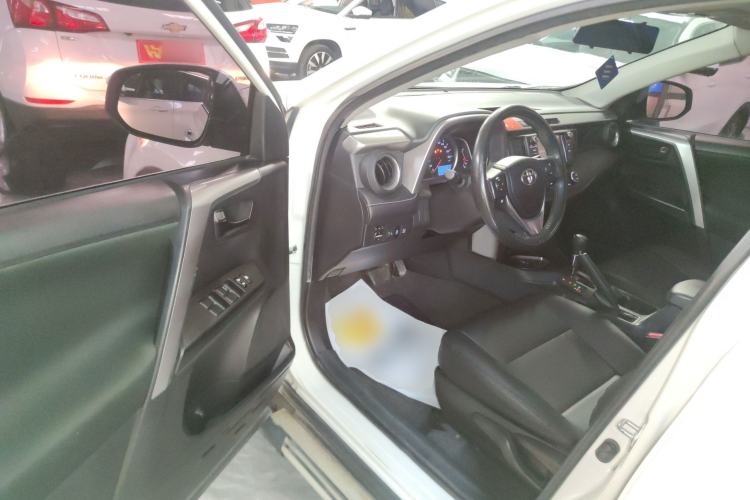 Used Toyota RAV4 2016 2.0L CVT Two-Wheel Drive Fashion Edition China V Standard Driver Seat