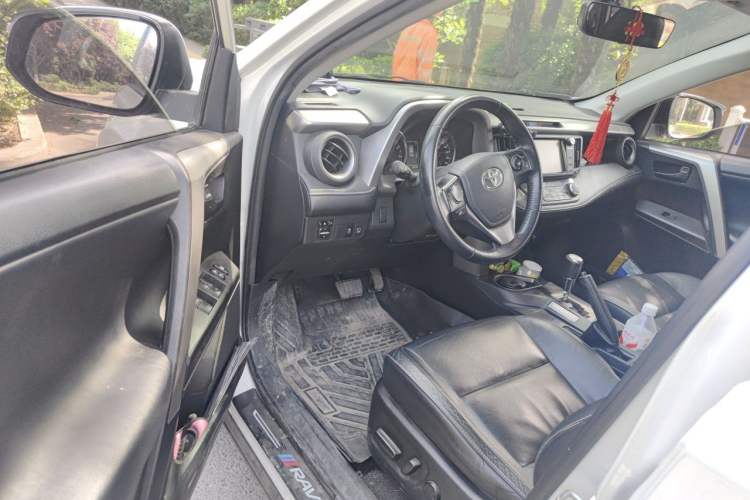 Used Toyota RAV4 2016 2.5L Automatic 4x4 Elite Edition Driver Seat