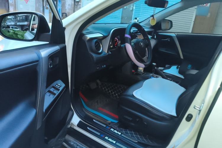 Used Toyota RAV4 2016 2.0L CVT 4x4 New Edition China V Standard Driver Seat